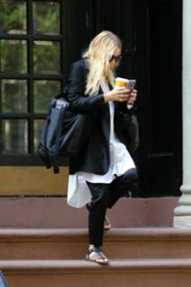 Ashley Olsen feet photo thumbnail