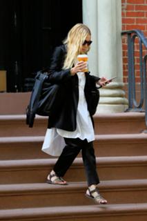 Ashley Olsen feet photo thumbnail