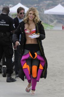 AnnaLynne McCord feet photo thumbnail