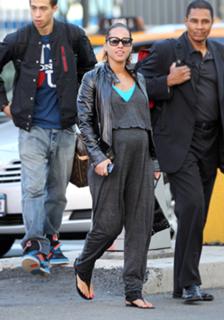 Alicia Keys feet photo thumbnail