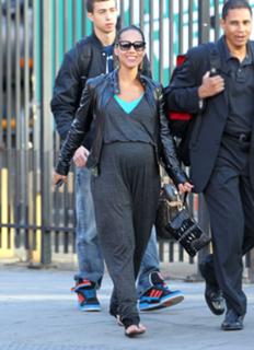 Alicia Keys feet photo thumbnail