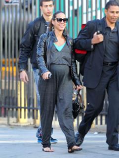 Alicia Keys feet photo thumbnail