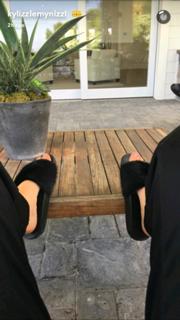 Kylie Jenner feet photo thumbnail