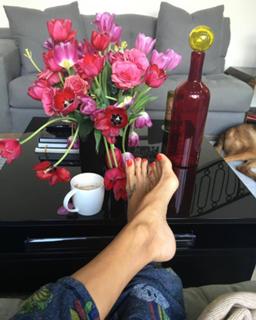Brooke Burke feet photo thumbnail