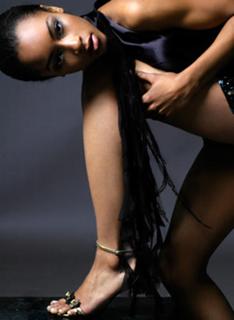 Yaya DaCosta feet photo 5