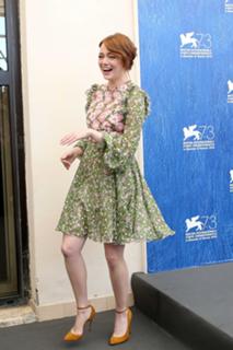 Emma Stone feet photo thumbnail