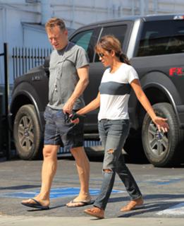 Halle Berry feet photo thumbnail