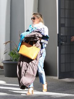 Reese Witherspoon feet photo thumbnail