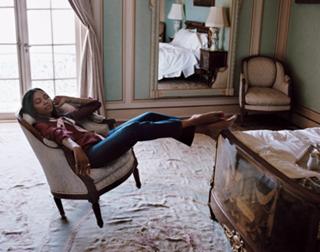 Zoe Saldana feet photo thumbnail