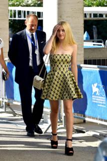 Dakota Fanning feet photo thumbnail