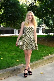 Dakota Fanning feet photo thumbnail