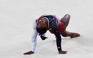 Simone Biles feet photo thumbnail