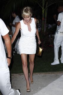 Sharon Stone feet photo thumbnail