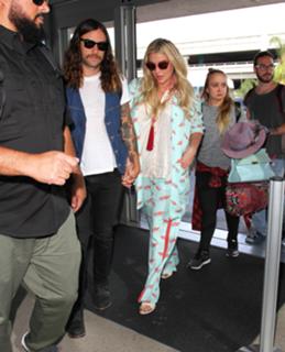 Kesha feet photo thumbnail