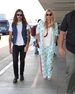 Kesha feet photo thumbnail