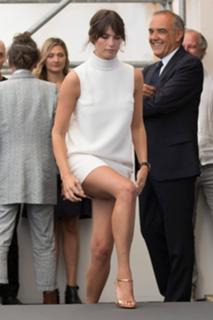 Gemma Arterton feet photo thumbnail