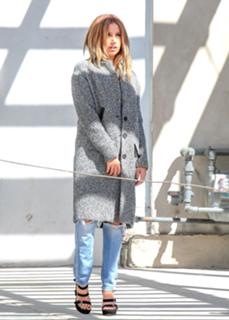 Ashley Tisdale feet photo thumbnail