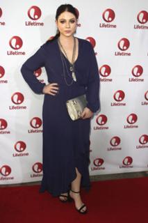 Michelle Trachtenberg feet photo thumbnail
