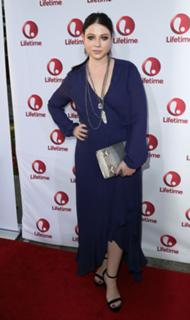 Michelle Trachtenberg feet photo thumbnail