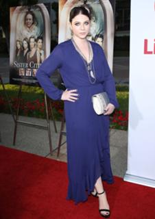 Michelle Trachtenberg feet photo thumbnail