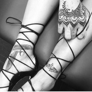 Rihanna feet photo thumbnail