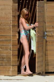 Lindsay Lohan feet photo thumbnail