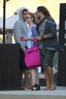 Lindsay Lohan feet photo thumbnail