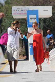 Lindsay Lohan feet photo thumbnail