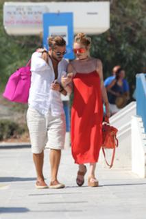 Lindsay Lohan feet photo thumbnail