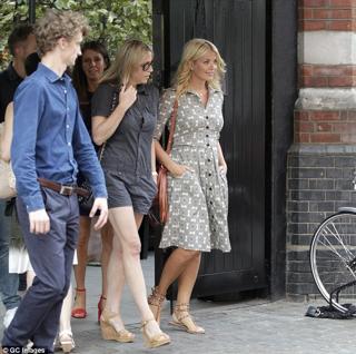 Holly Willoughby feet photo thumbnail