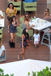 Vanessa Hudgens feet photo thumbnail