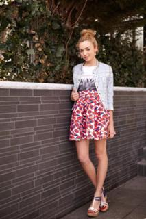 Peyton List feet photo thumbnail