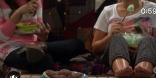 Emily Osment feet photo thumbnail