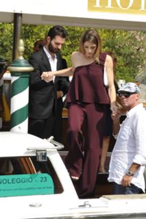 Ashley Greene feet photo thumbnail