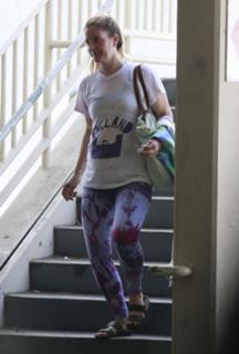 Drew Barrymore feet photo thumbnail