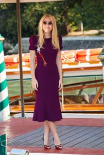 Dakota Fanning feet photo thumbnail