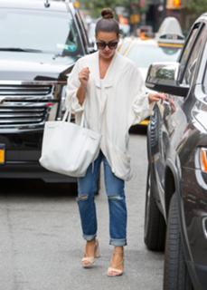 Lea Michele feet photo thumbnail