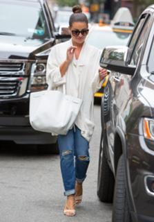 Lea Michele feet photo thumbnail