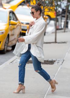 Lea Michele feet photo thumbnail