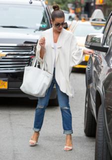 Lea Michele feet photo thumbnail