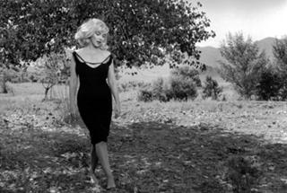 Marilyn Monroe feet photo thumbnail