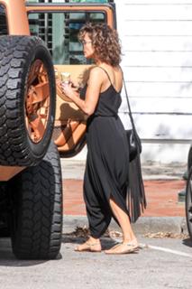 Jennifer Lopez feet photo thumbnail