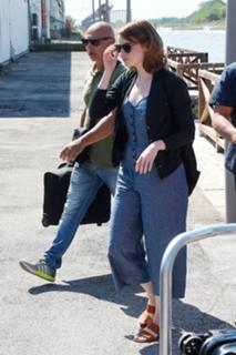 Emma Stone feet photo thumbnail