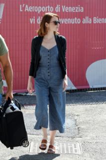 Emma Stone feet photo thumbnail