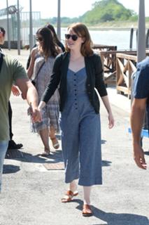 Emma Stone feet photo thumbnail