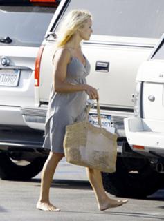 Pamela Anderson feet photo thumbnail