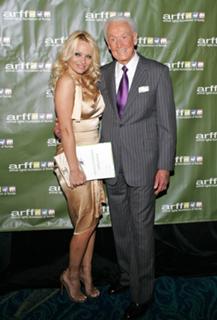 Pamela Anderson feet photo thumbnail