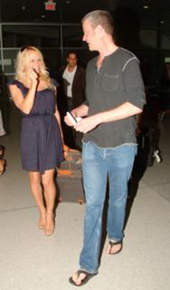 Pamela Anderson feet photo thumbnail