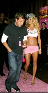 Pamela Anderson feet photo thumbnail