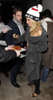 Pamela Anderson feet photo thumbnail